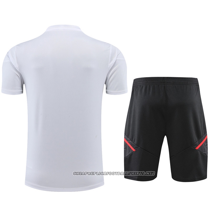 Tracksuit
 Bayern Munich 2022-2023 Short Sleeve
 White
 - Shorts

